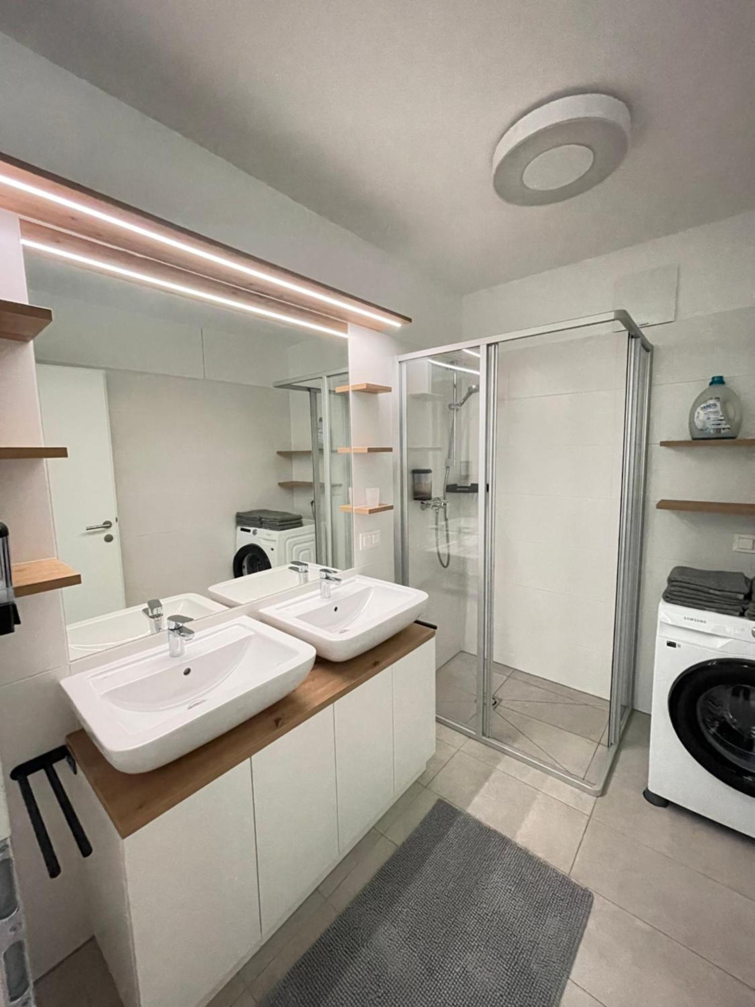 Апартаменты 100 Qm Penthouse, Self-Check-In, 2 Parkplaetze Грац Экстерьер фото